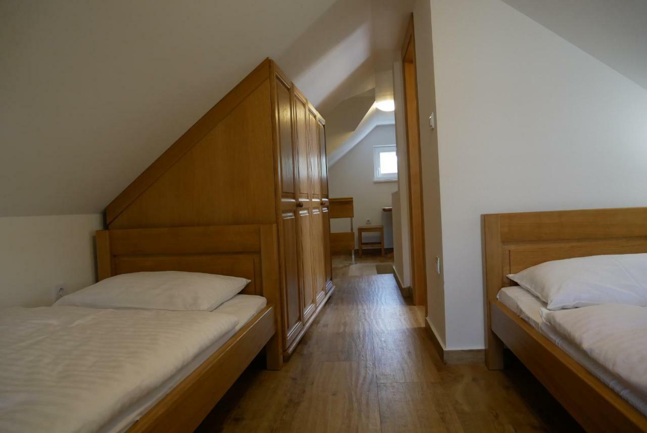 Guest House Jere Old Town โรกอซนิซา ภายนอก รูปภาพ
